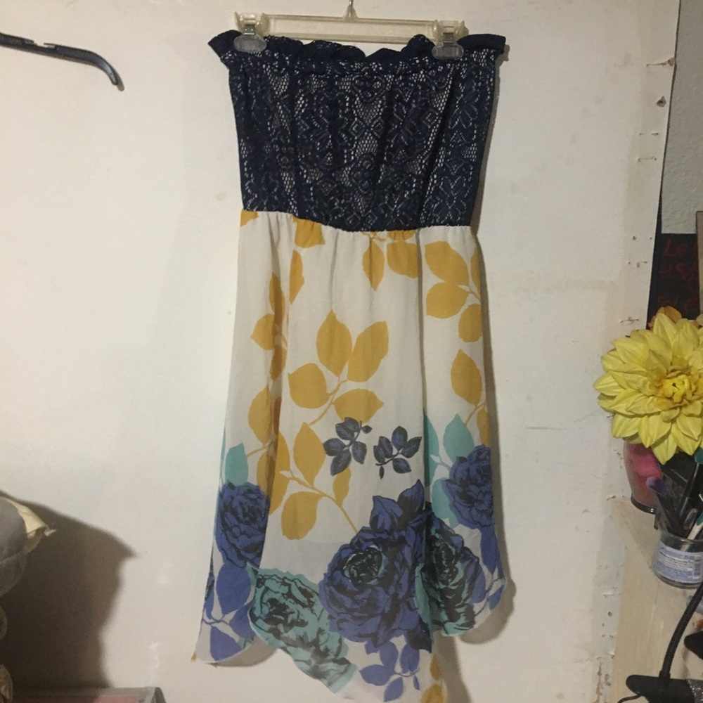 Really cute strapless sun dress